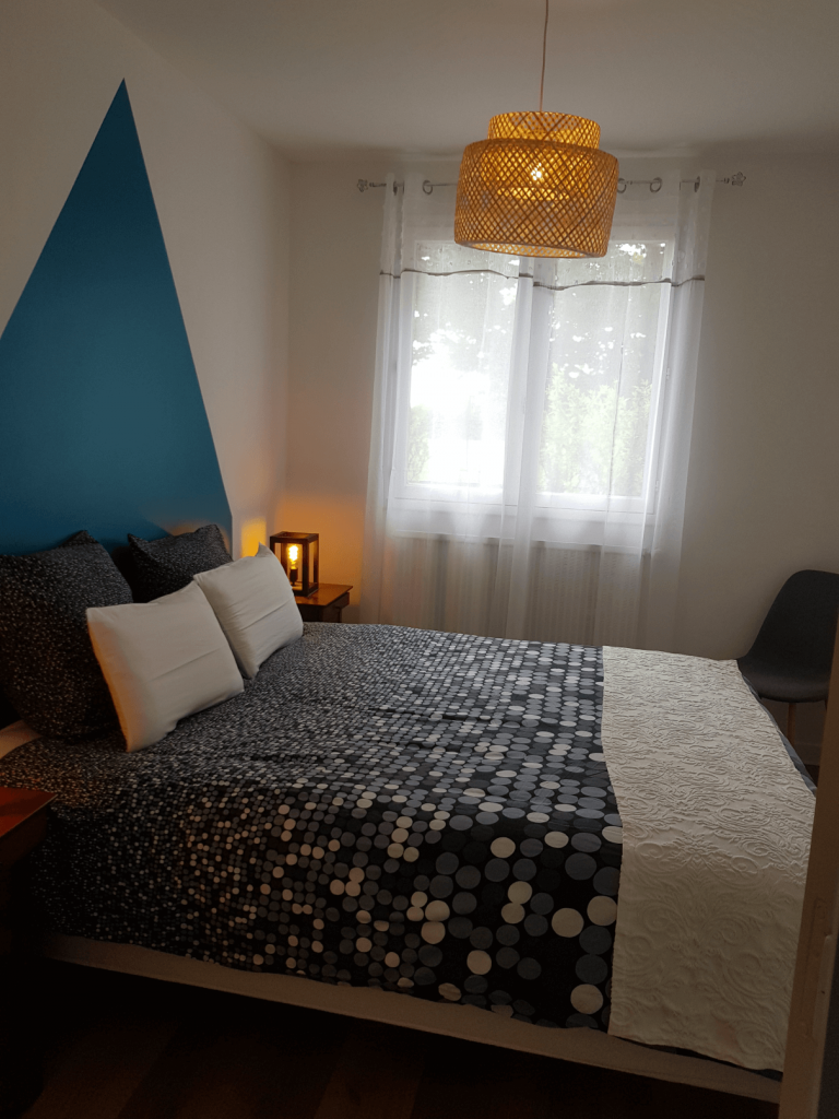 Chambre 2 : 11m²- Un lit de 160 cm